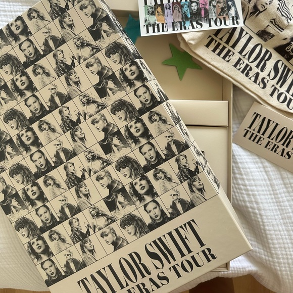 TAYLOR SWIFT VIP BOX - Picture 5 of 5